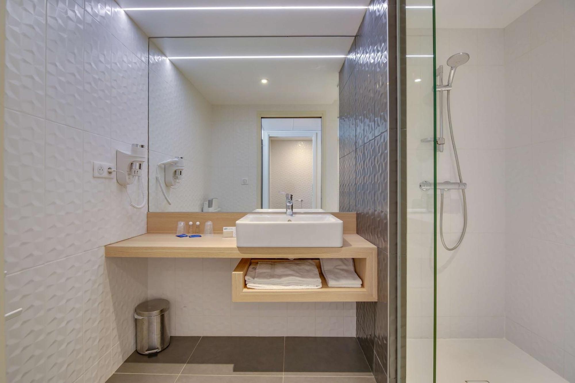 Brit Hotel Confort Saint-Dizier Dış mekan fotoğraf